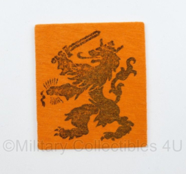 Defensie leeuw embleem gemaakt uit sportshirt - 9 x 8 cm - origineel