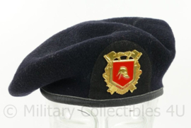 Baret Brandweer Ministerie van Defensie met insigne - maat 56 / 1998 - maker Kangol - Zeldzaam! - origineel