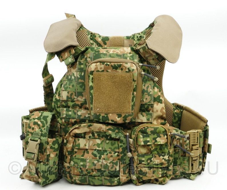 KL Vest A met tassen en draagriem voor wapen. Met tas Klein, Admin, Middel en magazijntas  -  maat Small - nieuw - origineel