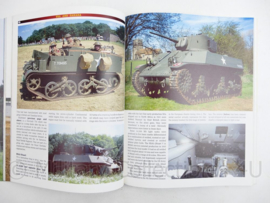 Naslagwerk Heavy Metal Classic armoured Fighting Vehicles in colour John Blackman