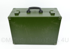 Defensie aluminium koffer medische materiaal met vak indeling - merk Sohngen - 38 x 52 x 23 cm - origineel