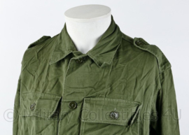KL jaren 70 model M58 naar M78 overgangsmodel uniform groen uit 1975 - borst 104-108 - ongedragen ! - origineel