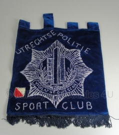Gemeentepolitie Utrecht - Luxe Vaandel Utrechtse Politie Sportclub UPS blauw - 43x33 cm. - origineel