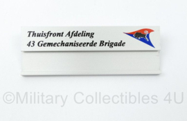 Defensie naambordje Thuisfront Afdeling 43 MECHBRIG 43 Gemechaniseerde Brigade - 7 x 2,5 cm - origineel