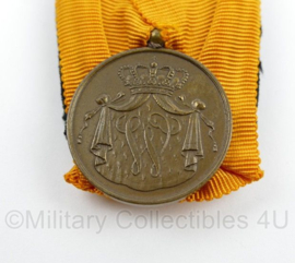 Defensie Koninklijke Marine trouwe dienst medaille in bronze  Wilhelmina - 5 x 4 cm - origineel