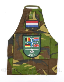 Defensie MND Woodland armband met klittenband voor embleem MND-C Monchengladbach The Multinational Division Central - 18,5 x 26 cm - origineel