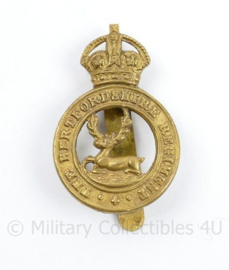 WO2 Britse Cap badge The Hertfordshire Regiment - 5 x 3 cm - origineel