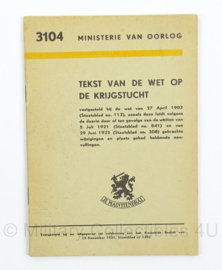 MVO Instructieboekje 3104 Tekst van de Wet op de Krijgstucht - jaren 50 - afmeting 12 x 17 cm - origineel