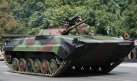 DDR NVA BMP 1 voertuig dataplaatje - 21,5 x 10 cm - origineel