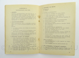 MVO Chef der Generalen Staf  Voorschrift  nr. 1556 uit 1947 onderricht in het besturen van motorvoertuigen - afmeting 12 x 18 cm - origineel