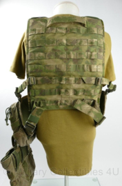 Warrior Assault Systems 901 Elite OPS Base Chestrig met backpanel MOLLE met pouches Forest Green - gedragen - origineel