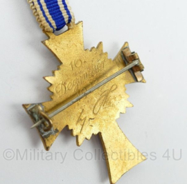 WO2 Duits Mutterkreuz in Gold met lint - zeldzame brosche voor op de borst - 8 x 3,5 cm - origineel