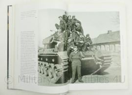 Soldaat in Suriname Jan Koonings TRIS troepenmacht - 30½ x 22 x 2 cm