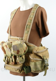 Militaire khaki chestrig met Desert Australische Auscam Jellybean camo magazijntassen  - gedragen - origineel