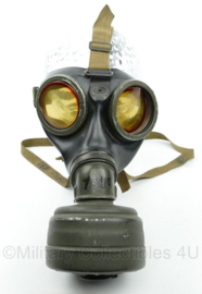 WO2 Duits gasmasker 1943 met filter - origineel