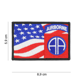 Embleem stof US 82nd Airborne Division with American flag - 8,9 x 5,9 cm.