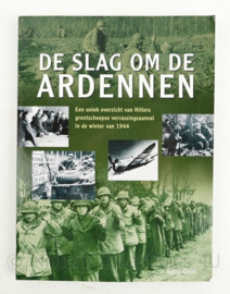 De slag om de Ardennen Robin Cross naslagwerk - 28,5 x 21 x 1,5 cm - origineel