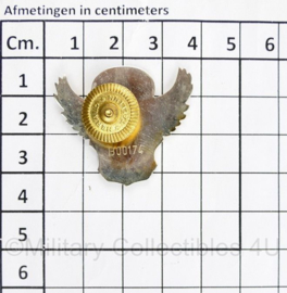 Estland parawing sinds 2000 zilverkleurig - 3,5  x 3 cm  - origineel