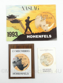 KL Nederlandse leger Hohenhels 1993 13 MECHBRIG Laser Fuselier naslagwerk, wandbord en informatieboekje - oorgineel