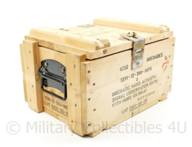 Koninklijke Marine houten kist met lege houders voor acoustic underwater grenade - kist 23 x 27 x 36,5 cm - origineel