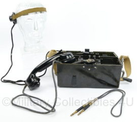 Duitse veldtelefoon FF53A Feldfernsprecher met koptelefoon - 29 x 10 x 17 cm - origineel