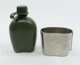Defensie Opbouwtas Veldfles NFP Multitone Pouch NFP Multitone Fieldbottle met beker en fles - maker Geronimo - 13 x 7,5 x 22 cm - gebruikt - origineel