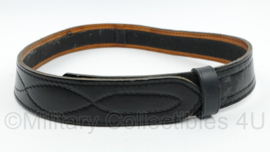 Universele Politie Safariland Contoured Buckleless Duty Belt 942 lederen koppel zwart - gedragen - omtrek 80 a 90 cm. - origineel