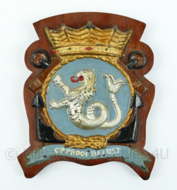 Koninklijke Marine wandbord - Zr. Ms. Zeeleeuw - "op prooi belust" - afmeting 18 x 15,5 x 1,5 cm - origineel