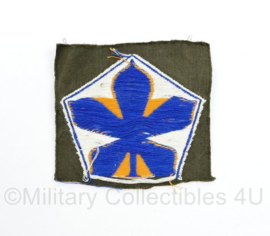 Defensie 5e divisie kastanje blad embleem - ongevouwen - model 1955 - 7 x 6,5 cm - origineel