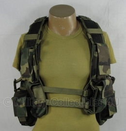 Tactical vest 12 pockets - woodland