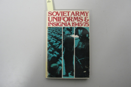 Boek 'Soviet Army uniforms & insignia 1945:75'