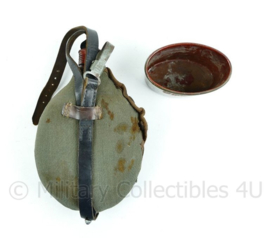 Wo2 Duitse veldfles set met aluminium beker - Zeldzame laatoorlogse versie - 24x14x6cm - origineel