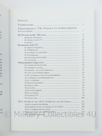 Onder de vlag van de Verenigde Naties 50 jaar VN Lars Erikson & Pieter Stelman