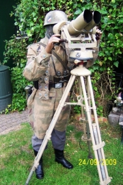 Fallschirmjäger met kijker.