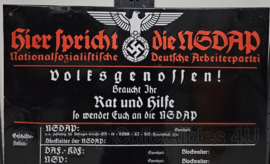 WO2 Duitse Hier Spricht der NSDAP Volksgenossen Mededelingen bord emaille op houten plaat - 64 x 77 x 2 cm - origineel