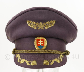 Tsjechische hoge officiers platte pet met insignes  - maat 55, 56 of 59 cm.  - origineel