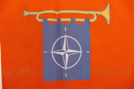 Defensie NATO  taptoe Arnhem vlag  - zeldzaam -  42,5 x 31 cm - origineel