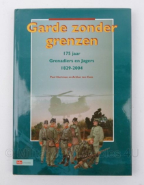 Herinneringsboek Garde zonder grenzen - 175 jaar Grenadiers en Jagers 1829 2004 - origineel