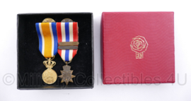 Mini medaille balk van Orde en Vrede Kruis met 1946 en 1947 balk en Trouwe dienst medaille - 6 x 2 cm - origineel