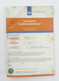 Defensie huidig model Instructiekaart IK 2-22 14e druk ZHKH Zelf Hulp Kameraden Hulp - 14,5 x 10 cm - origineel
