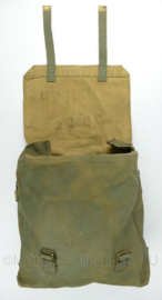 WO2 Britse Largepack rugzak met groene blanko khaki canvas met draagriem 1943 - doorgebruikt door MVO - origineel