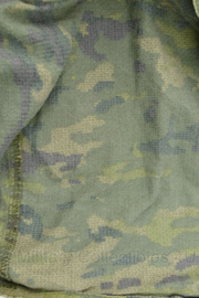 Nieuwste model Jungle FR Permethrine jas en broek brandwerend- maat Medium - gedragen - origineel