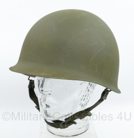 US Army Wo2 model M1 helm met liner - is net Naoorlogs maar vrijwel identiek aan Wo2 model - origineel