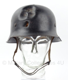 Duitse feuerwehr helm met inslagen  -  THALE STAHL met unieke stempel - maat 60  -  origineel