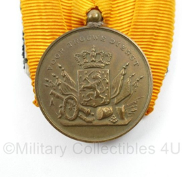 Defensie Juliana periode Trouwe dienst Medaille in goud  - 5,5 x 4 cm - origineel