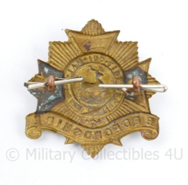 WO2 Britse Cap badge Bedfordshire Regiment - 4,5 x 4,5 cm - origineel