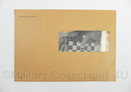MVD Ministerie van Defensie envelop met 2 foto's van RAF vliegveld vrachtwagen - origineel