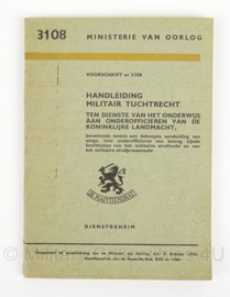 MVO Handleiding Militair Tuchtrecht 1952 - 3108 - afmeting 12 x 19 cm - origineel