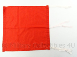 KL Landmacht signaalvlag rood - afmeting 38 x 39 x 0,3 cm - origineel