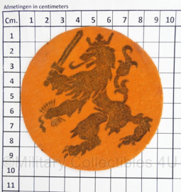 Defensie leeuw embleem gemaakt uit sportshirt - diameter 9,5 cm - origineel